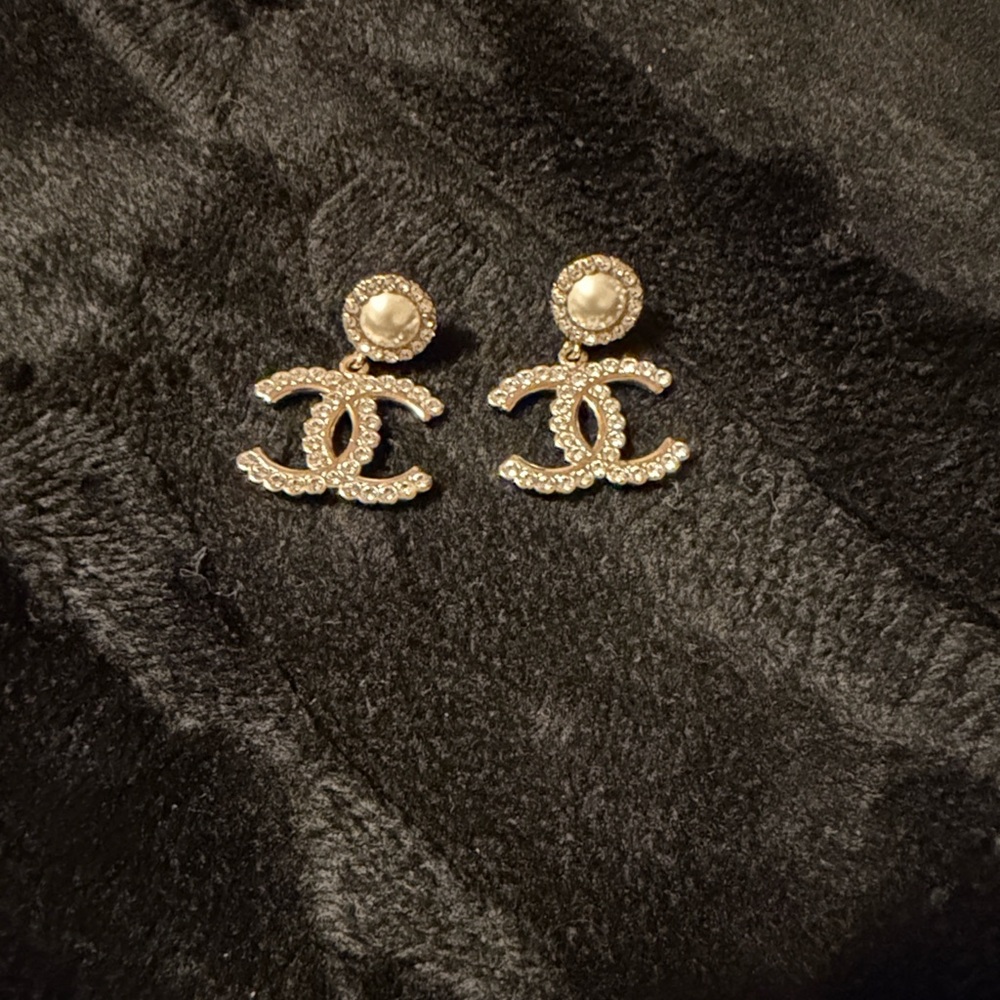 CHANEL Pearl and Crystal Earrings - Picture 2 of 6